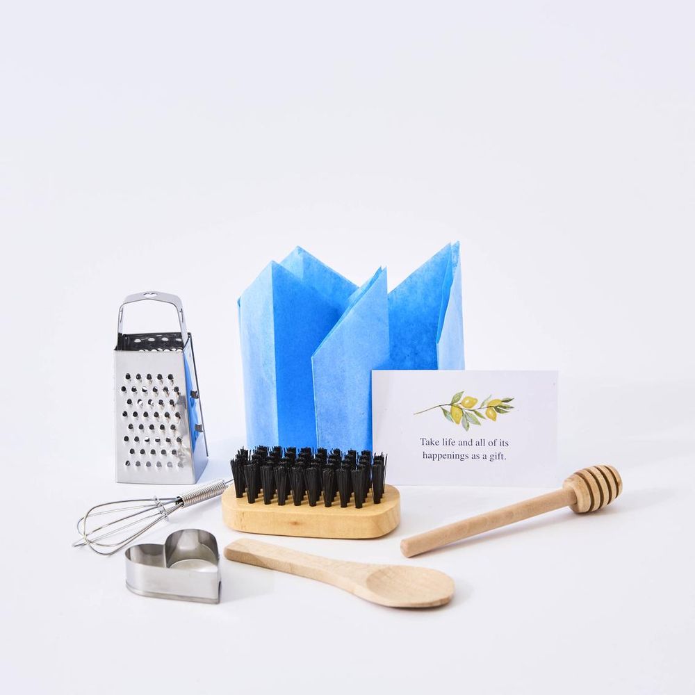 Inside la dolce vita christmas crackers